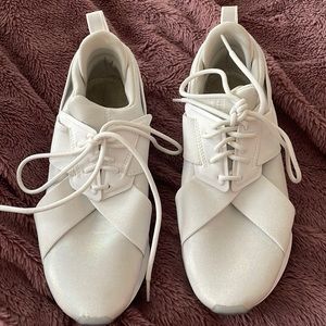 White puma shoes